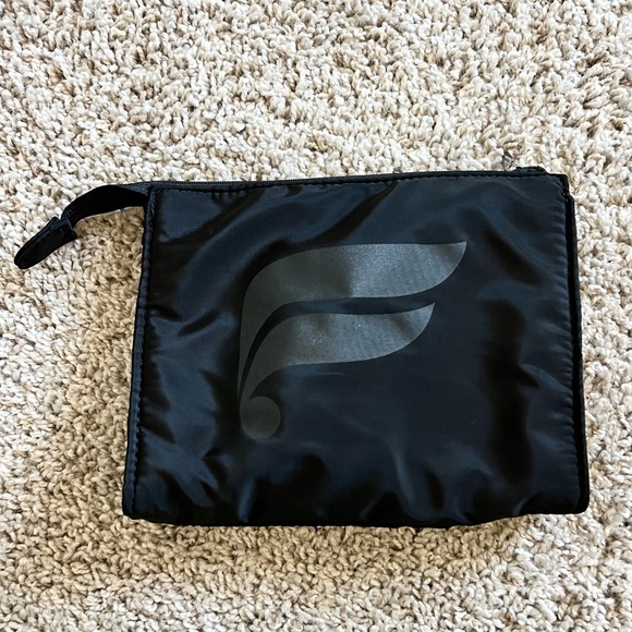 Fabletics NWOT Quilted Black Cosmetic Bag - Picture 1 of 3